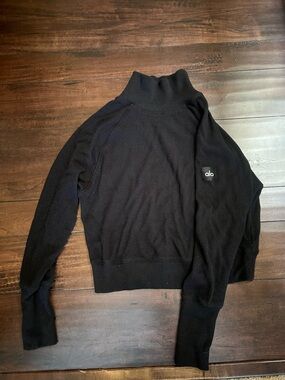 ALO Yoga women’s  Black Waffle-Knit Turtleneck Sweater